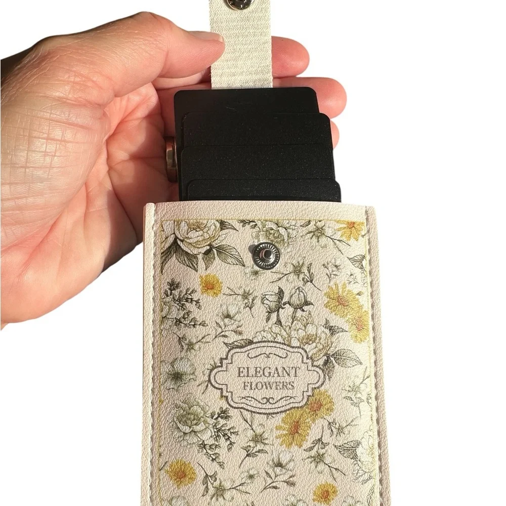 Floral Cream Pull Up Credit Card Holder